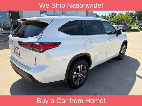 Used 2021 Toyota Highlander XLE AWD/4WD image 6