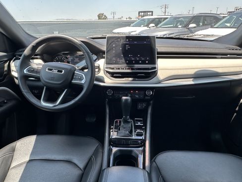 Used 2025 Jeep Compass Limited AWD/4WD image 21