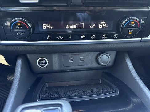 Used 2021 Nissan Rogue SV w/ Premium Package image 28