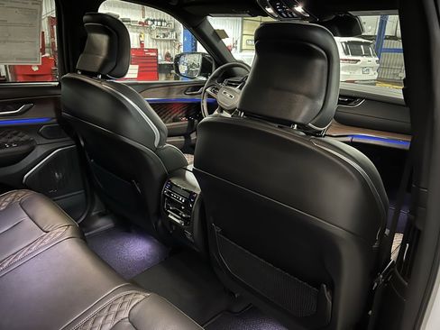 New 2025 Jeep Grand Cherokee Summit image 17