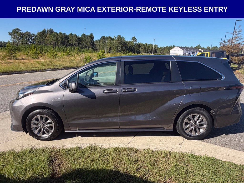Used 2023 Toyota Sienna LE FWD image 4