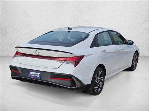 Used 2025 Hyundai Elantra Sport image 5