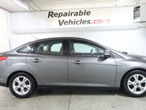 Used 2014 Ford Focus SE FWD image 4