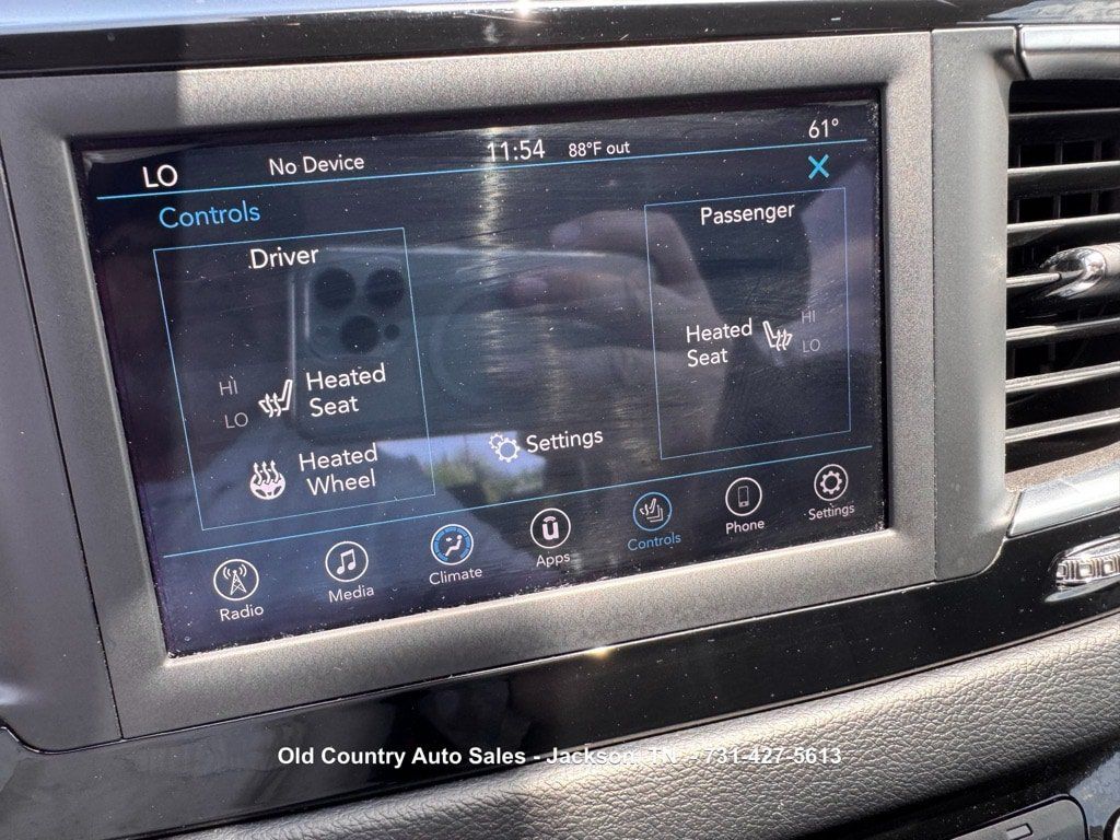 Used 2019 Chrysler Pacifica Touring-L FWD image 38