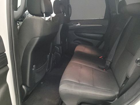 Used 2019 Jeep Grand Cherokee Laredo image 18