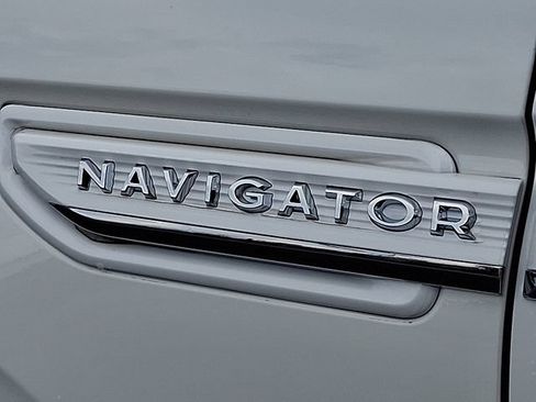Used 2024 Lincoln Navigator L Reserve AWD/4WD image 32