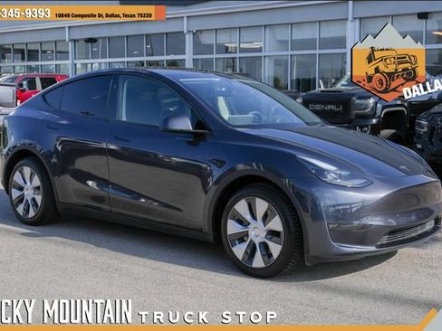 Used 2024 Tesla Model Y Long Range AWD/4WD image 1