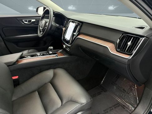 Used 2025 Volvo S60 B5 Plus image 19