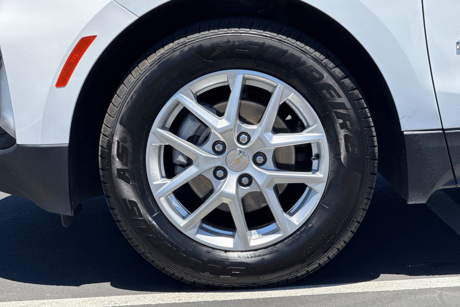 Used 2024 Chevrolet Equinox LT FWD image 14