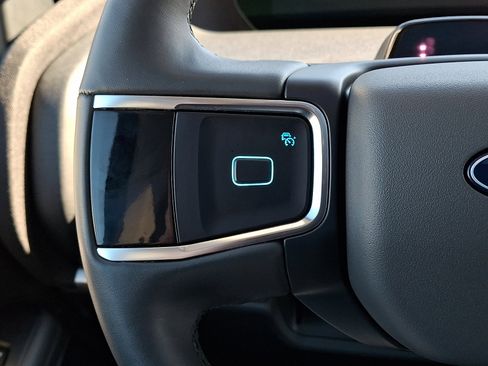 Certified 2025 Ford Expedition Active image 23