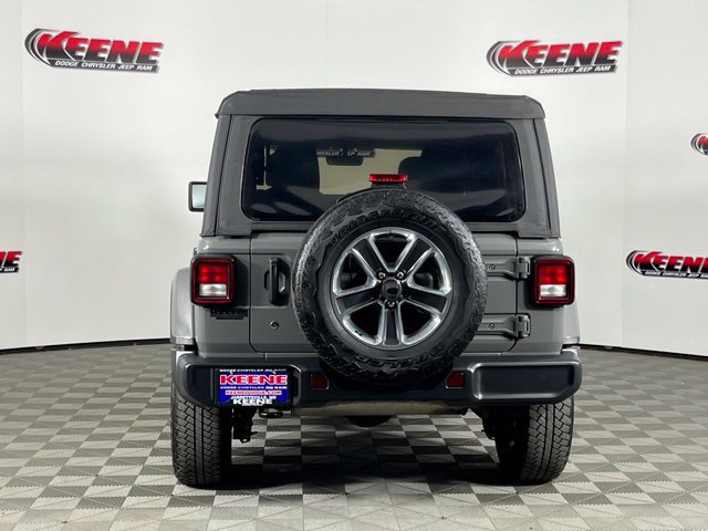 Used 2018 Jeep Wrangler Unlimited Sahara AWD/4WD image 7