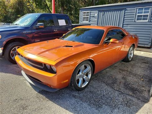 Used 2011 Dodge Challenger image 3