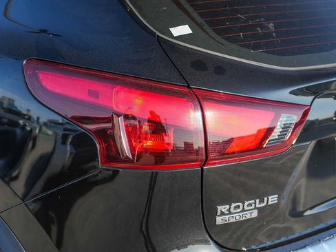 Used 2019 Nissan Rogue Sport S w/ Appearance Package FWD image 9