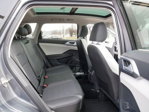 Used 2025 Volkswagen Taos SE AWD/4WD image 19