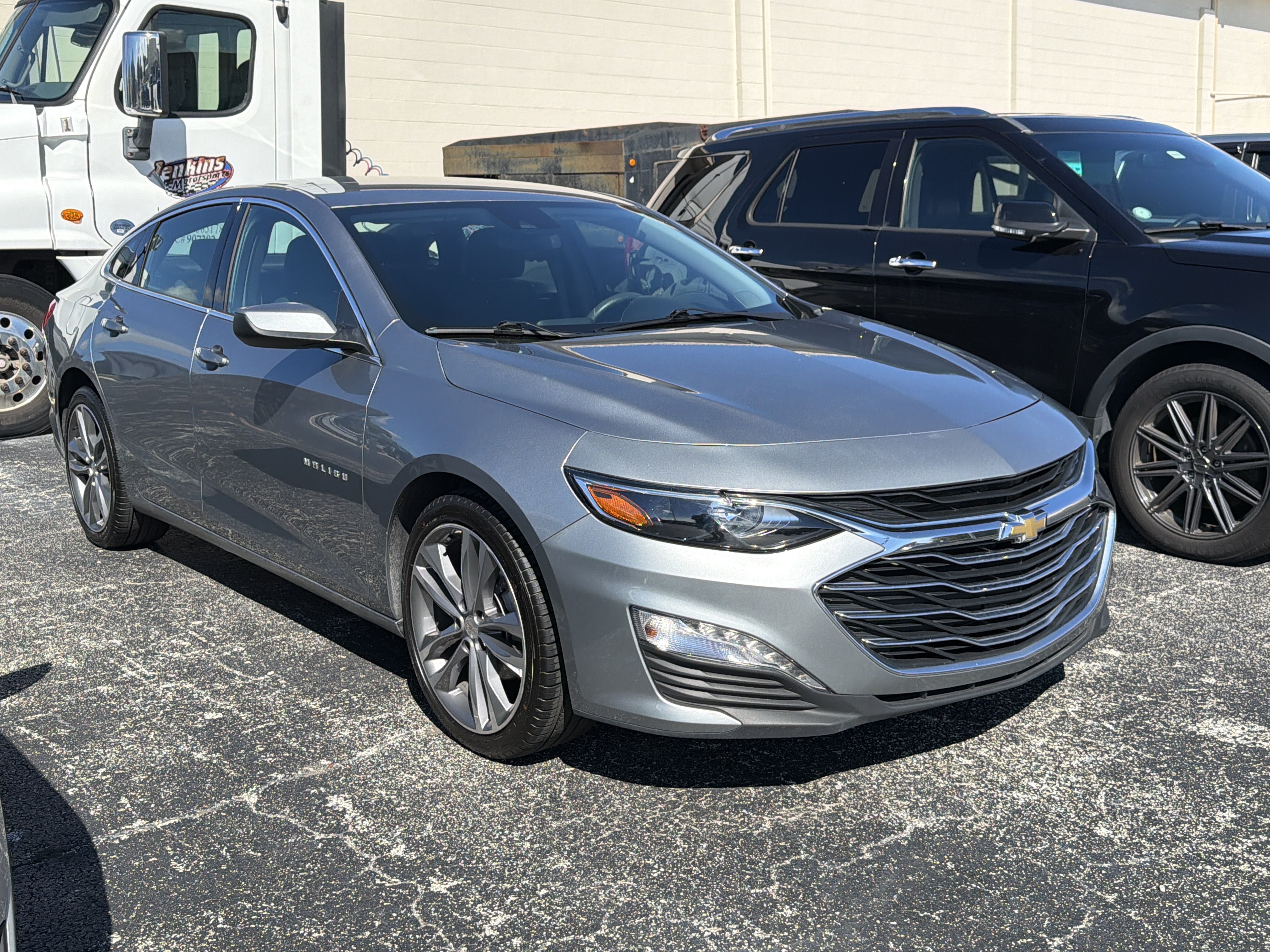 Used 2025 Chevrolet Malibu LT FWD image 1
