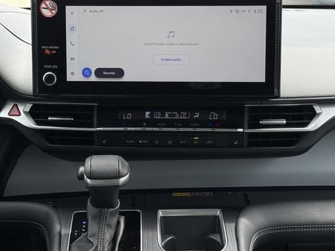 Used 2025 Toyota Sienna XLE FWD image 17