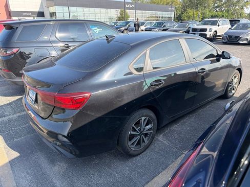 Used 2023 Kia Forte LXS w/ LXS Technology Package FWD image 5