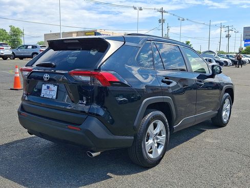 Used 2019 Toyota RAV4 XLE AWD/4WD image 7