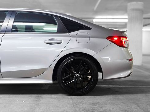 Used 2023 Honda Civic Sport image 17