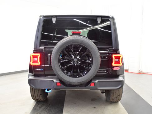 Used 2022 Jeep Wrangler Unlimited Sahara image 9