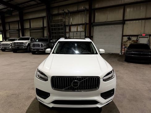 Used 2020 Volvo XC90 T5 Momentum w/ Protection Package Premier FWD image 10