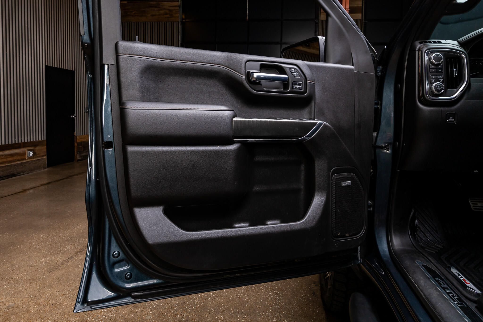 Used 2020 GMC Sierra 1500 AT4 w/ AT4 Premium Package AWD/4WD image 34