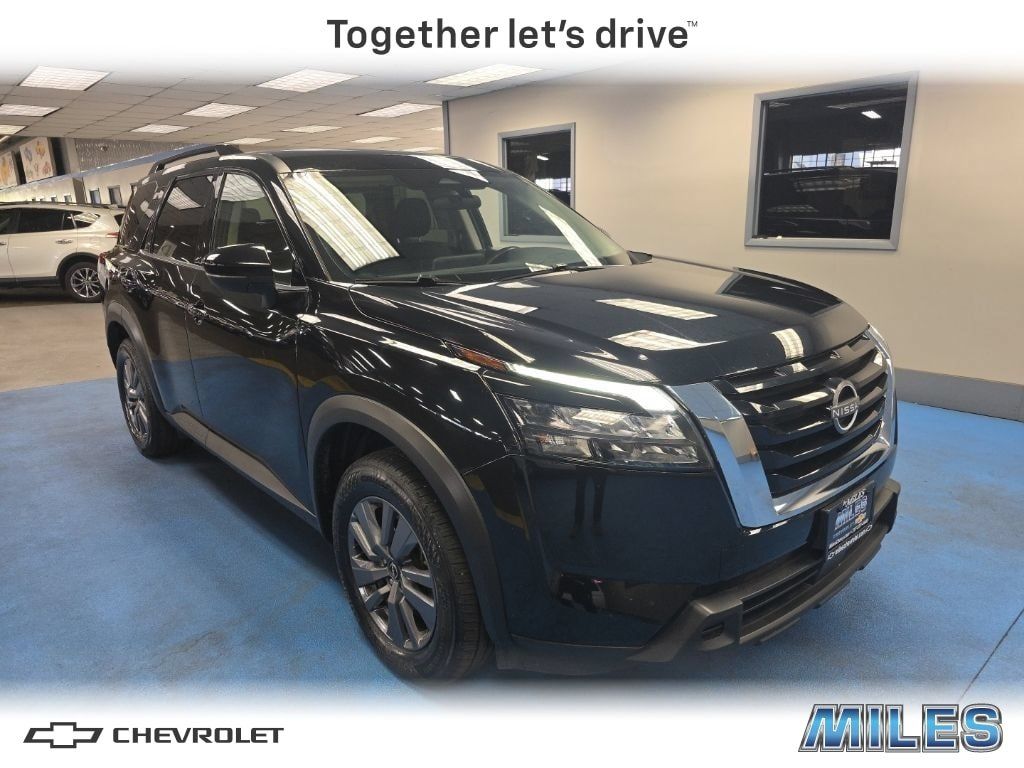 Used 2025 Nissan Pathfinder SV FWD image 1