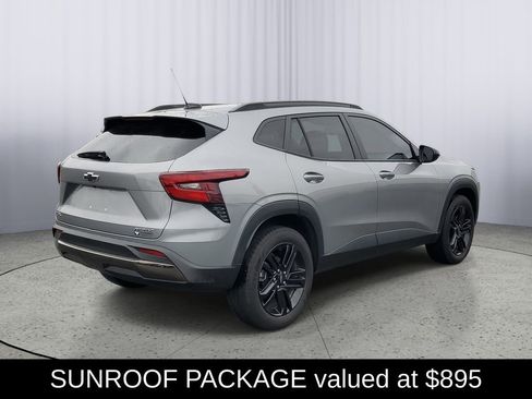 Used 2024 Chevrolet Trax ACTIV w/ Sunroof Package image 3