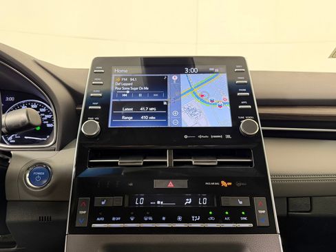 Used 2020 Toyota Avalon XLE w/ Moonroof Package image 25