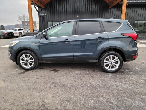 Used 2019 Ford Escape SE image 18
