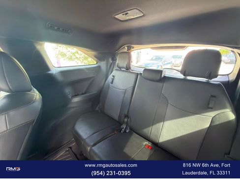 Used 2024 Toyota Sienna XLE Woodland Edition AWD/4WD image 15
