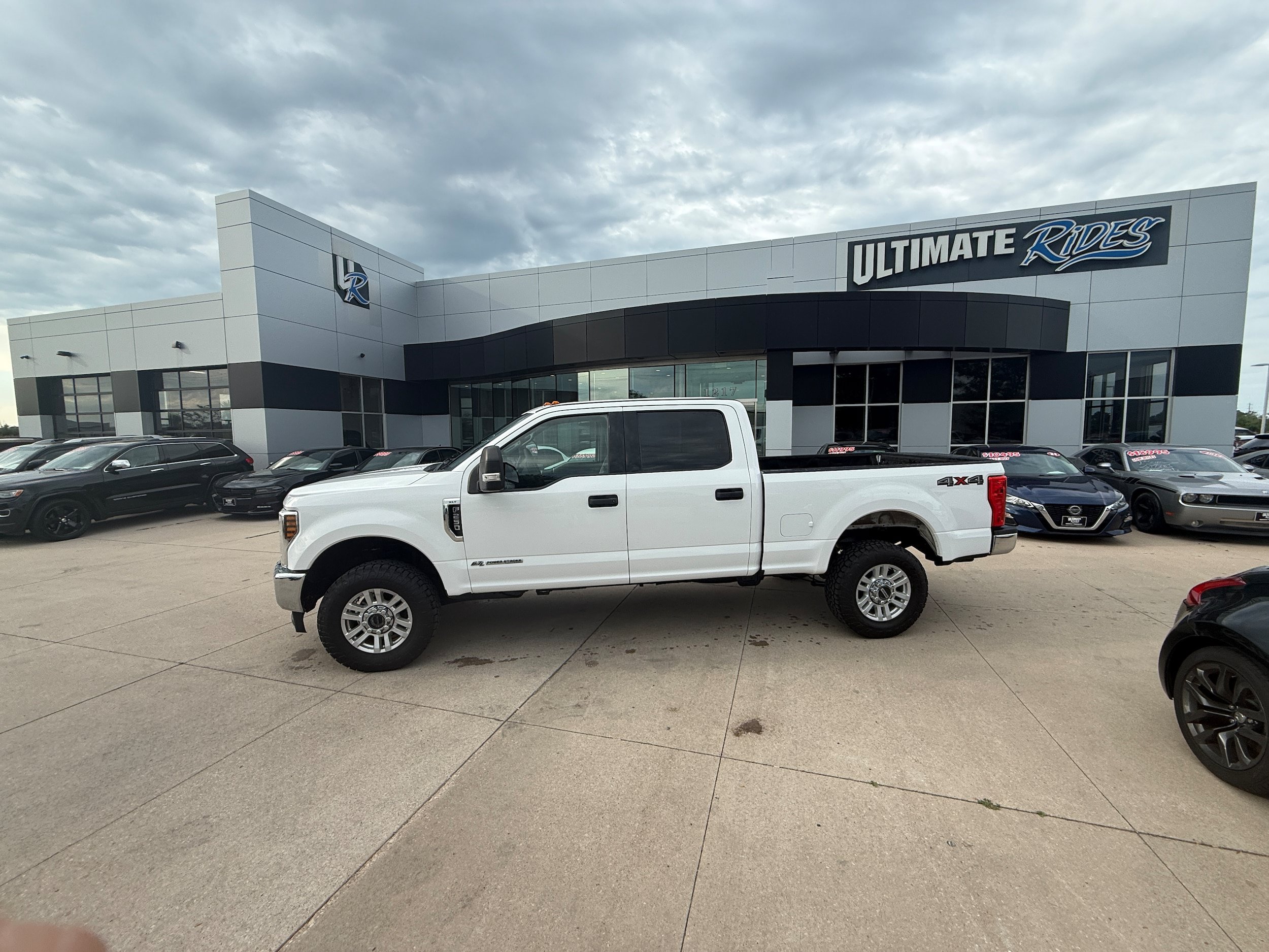 Used 2019 Ford F250 XLT AWD/4WD image 2