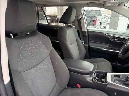 Used 2021 Toyota RAV4 XLE w/ Convenience Package image 32