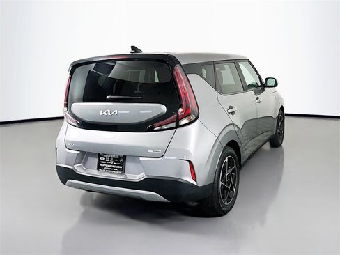 Used 2023 Kia Soul EX image 7