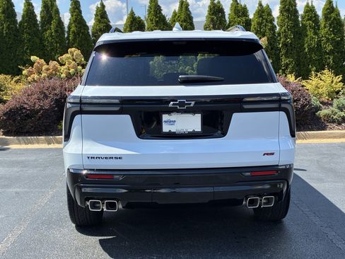 Used 2026 Chevrolet Traverse RS FWD image 8