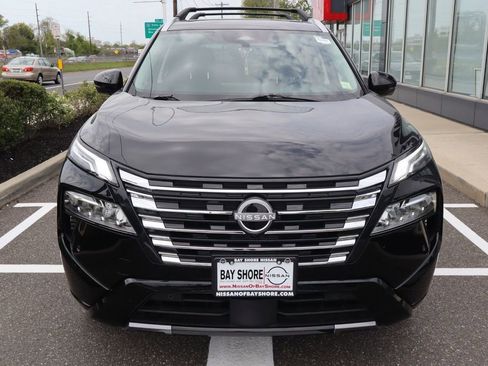 Certified 2025 Nissan Rogue Platinum FWD image 5