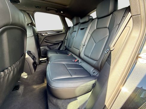 Used 2025 Porsche Macan AWD/4WD image 21
