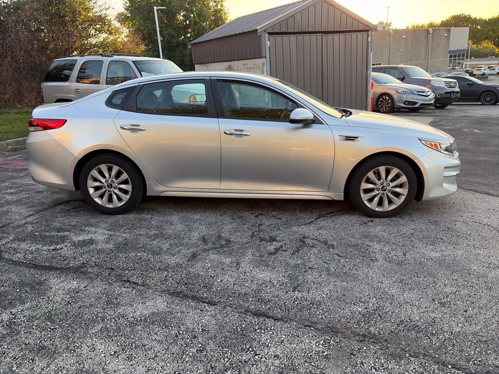 Used 2017 Kia Optima LX FWD image 4