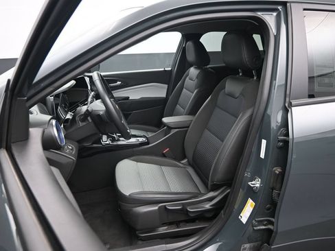 Used 2025 Chevrolet Trax LT w/ LT Convenience Package FWD image 19
