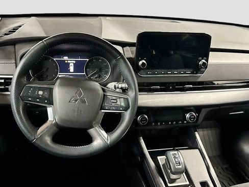 Used 2023 Mitsubishi Outlander SE image 20
