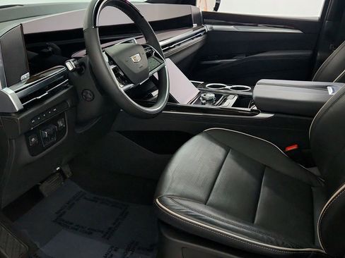 Used 2025 Cadillac Escalade ESV Premium Luxury w/ LPO, Floor Liner Package AWD/4WD image 18