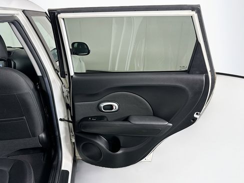 Used 2017 Kia Soul + FWD image 27