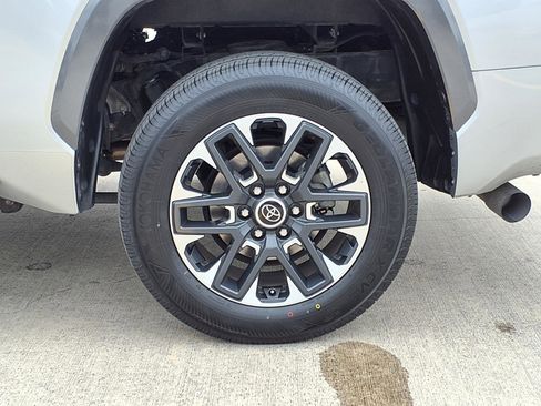 Used 2023 Toyota Tundra Limited AWD/4WD image 9