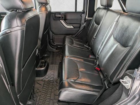 Used 2017 Jeep Wrangler Unlimited Sahara w/ Connectivity Group AWD/4WD image 18