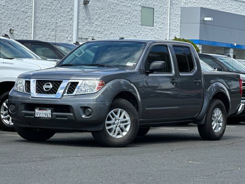 Used 2018 Nissan Frontier SV RWD image 9