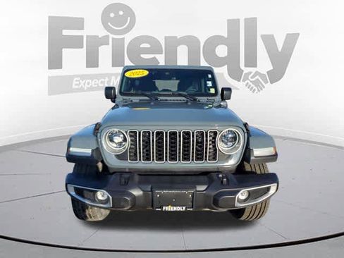 Used 2025 Jeep Wrangler Sahara image 9