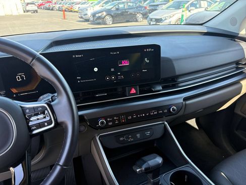 Used 2026 Kia Carnival FWD image 17