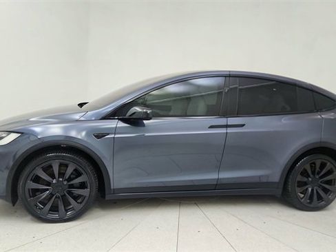 Used 2022 Tesla Model X Base image 3