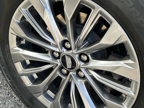 Used 2024 Cadillac XT4 Premium Luxury image 10