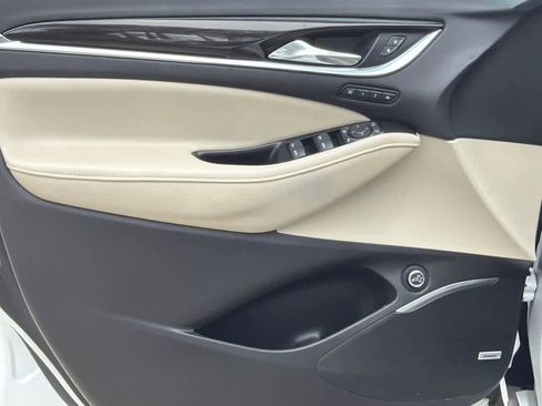 Used 2018 Buick Enclave Premium image 11